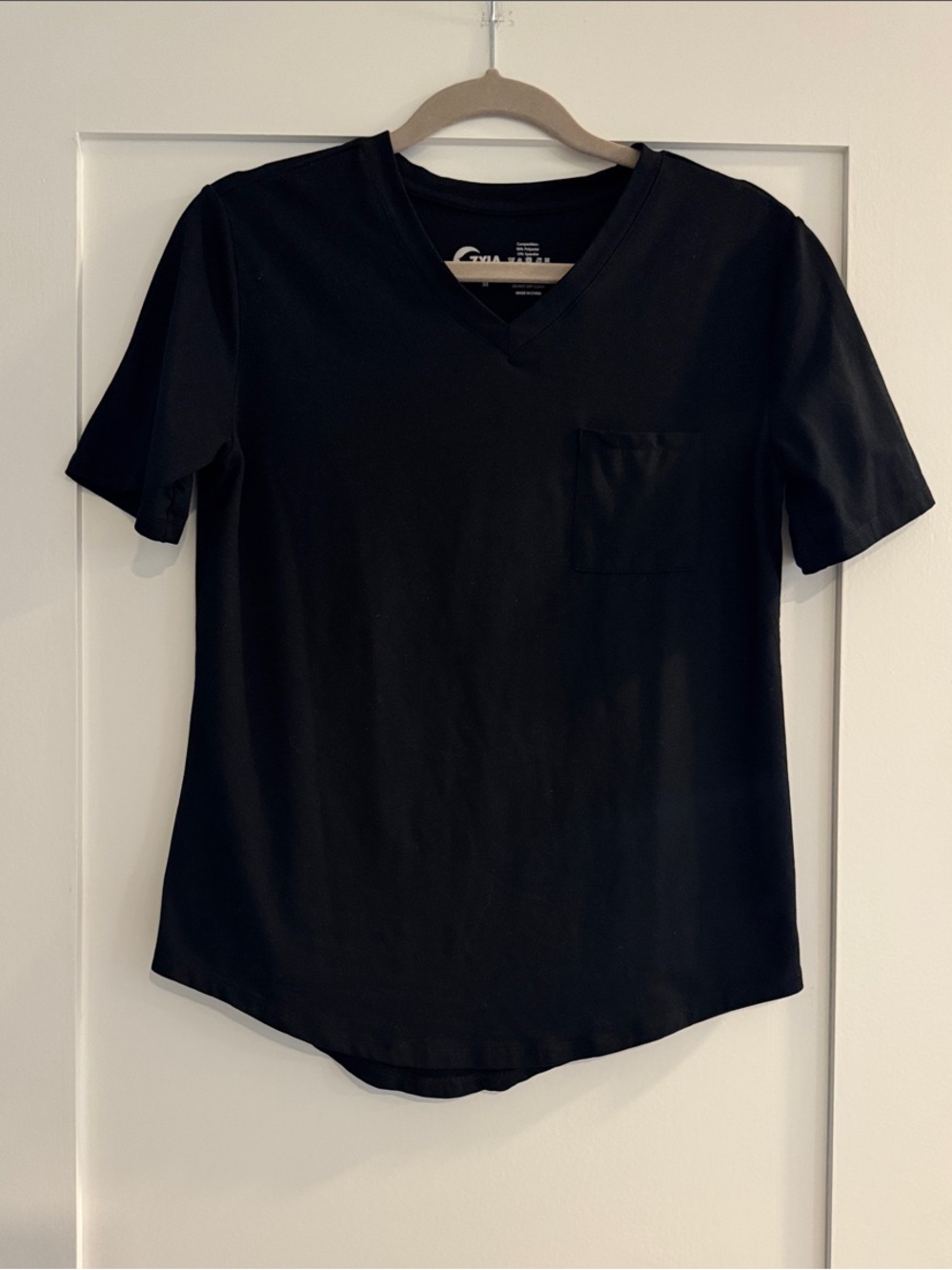 ZYIA Active Black V-Neck Women's Pocket Tee | Size Medium